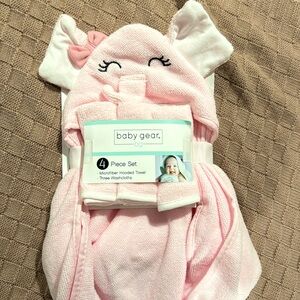 BRAND NEW TOWEL SET BABY GIRL